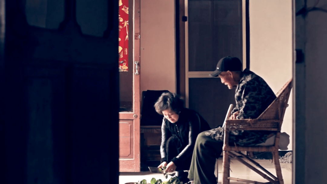 然而前幾年年歲已老的伯父回老家探親時(shí)