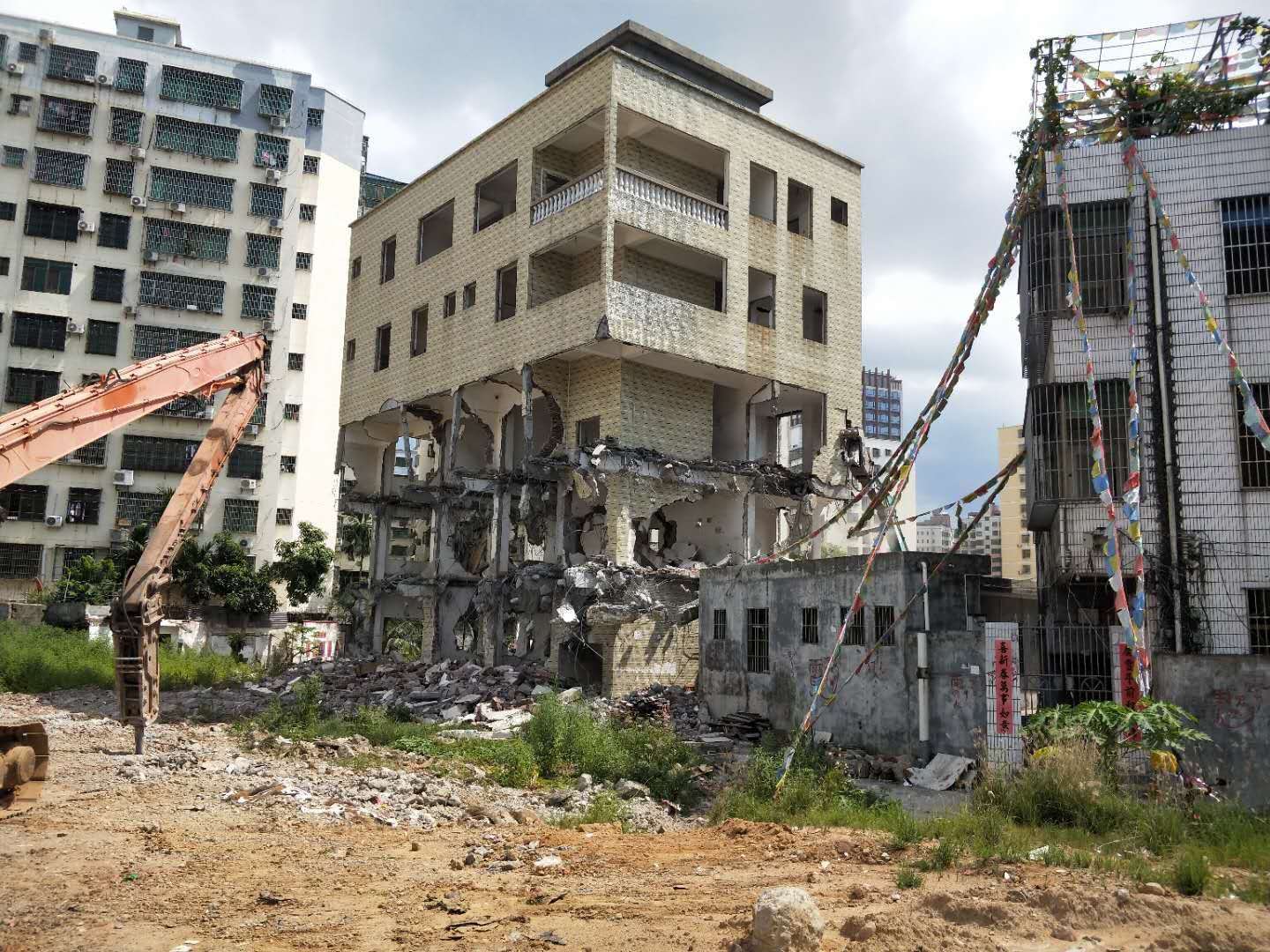 用?？谧钆；剡w房來形容