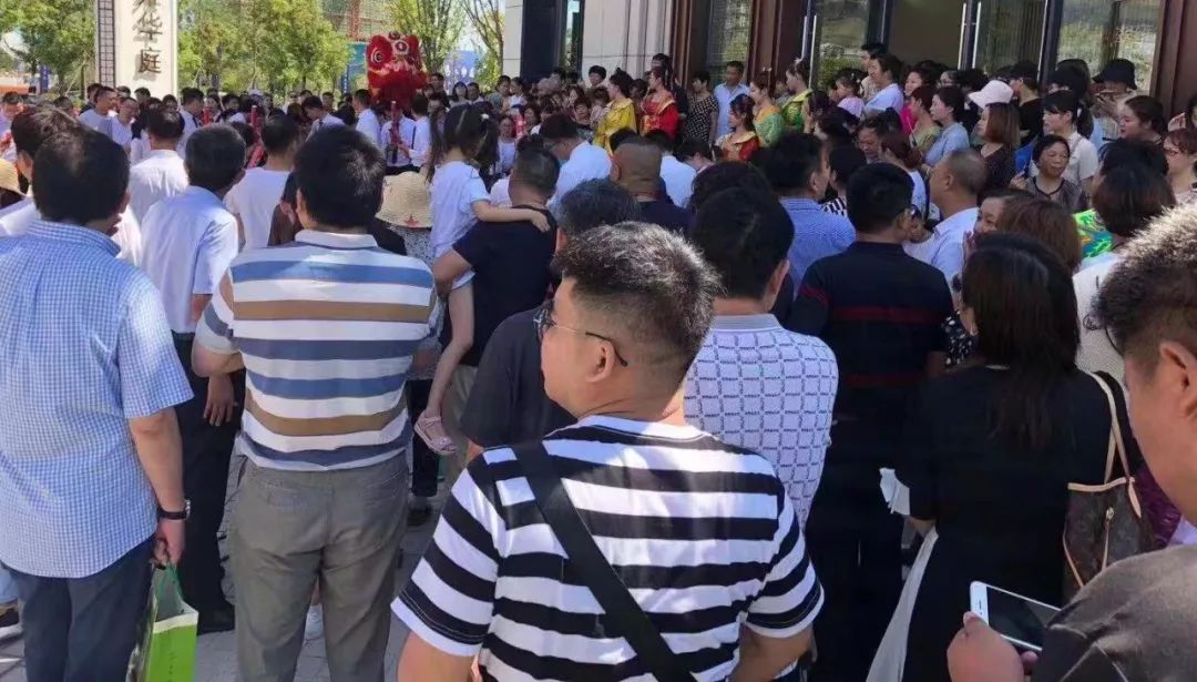 在本報(bào)記者接觸到的購買小產(chǎn)權(quán)房的人群中